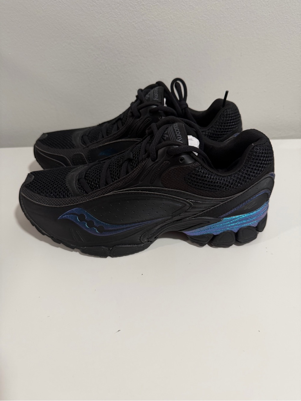 Saucony progrid v2 Black Running Sneakers with Blue Accent